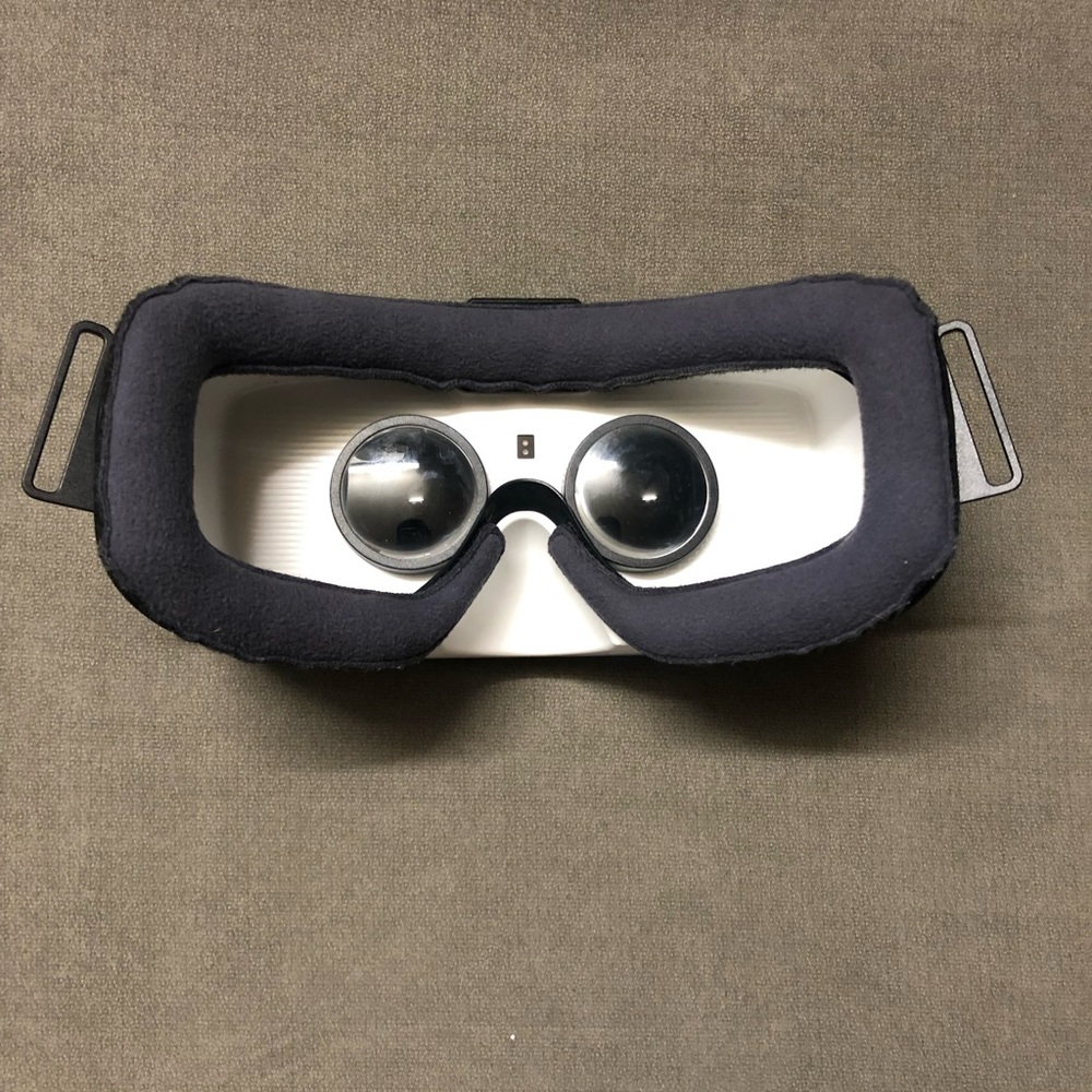 Samsung Gear VR Oculus 2015 Virtual Reality Headset Note5 S6 S7 Edge White - Picture 5 of 10